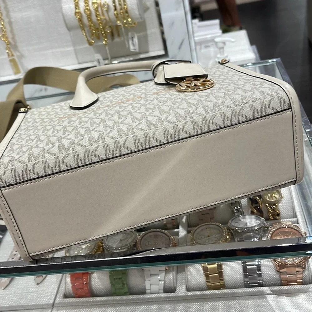 Michael Kors Mirella Small Signature Logo Crossbody Shopper TZ XBODY Bag
LT CRM - Picture 16 of 16